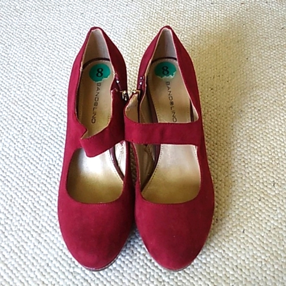 High- heeled shoes